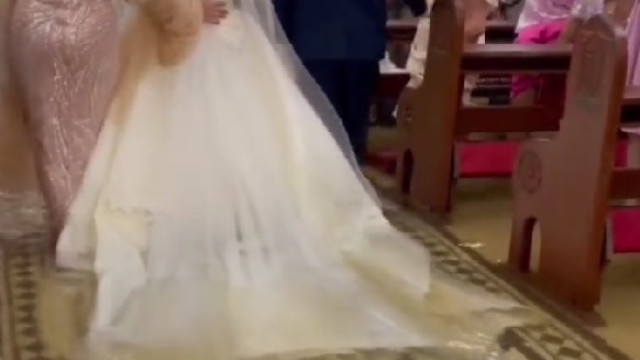 Até que um tufão os separe? Não. As imagens de um casamento 'inundado'
