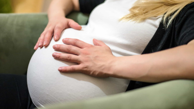 Condenada a 2 anos de prisão mãe que ajudou a filha a fazer aborto