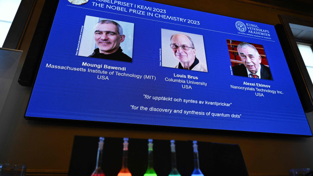 Nobel de Química vai para trio que desenvolveu pontos quânticos e alavancou nanotecnologia