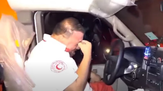 Condutor de ambulância chora compulsivamente durante resgate em Gaza