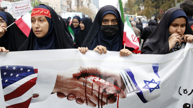 Milhares de manifestantes protestam no Irã contra autoridades israelitas