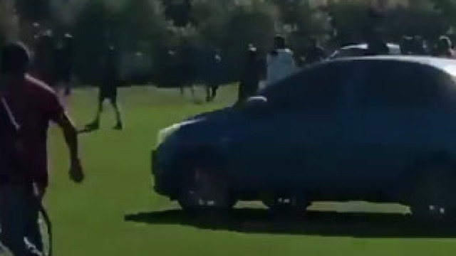 Condutor alcoolizado invade campo para atropelar jogadores; veja