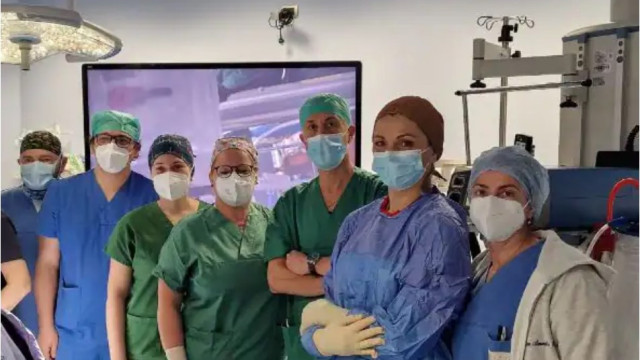 Médicos removem tumor de 50 quilos do abdômen de mulher em Itália