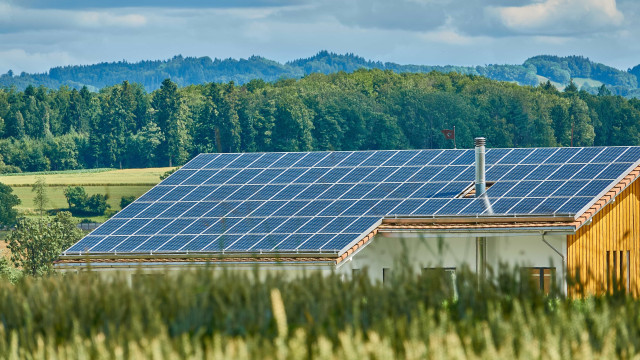 Cidade do interior de SP utilizará energia solar para abastecer 199 prédios públicos