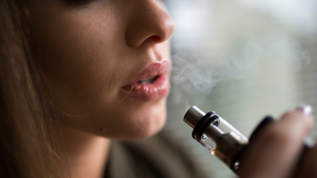 Como conversar com seu filho sobre os perigos dos cigarros eletrônicos