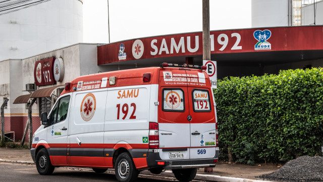 Homem tenta separar briga, leva soco, bate com a cabeça no chão e morre