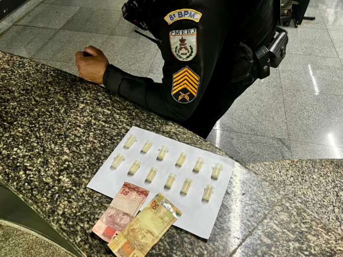 Drogas apreendidas pela polícia no Parque Leopoldina, em Campos Drogas apreendidas pela polícia no Parque Leopoldina, em Campos