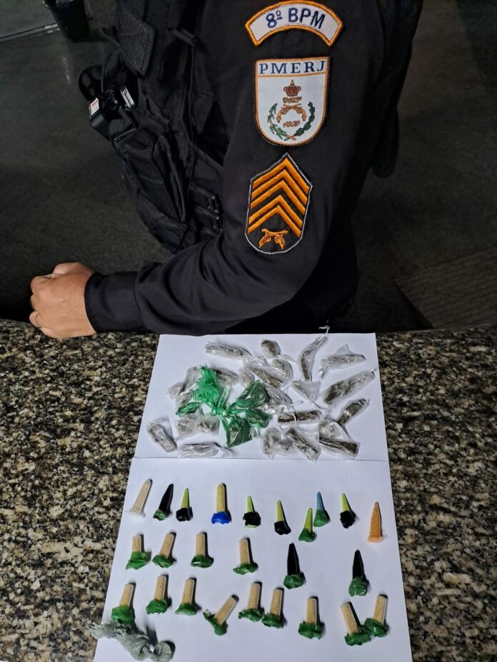 Drogas apreendidas pela polícia no bairro Ururai, em Campos