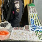 Drogas e materiais de embalagem apreendidos pela polícia na Rua da Estação, Ururaí, Campos