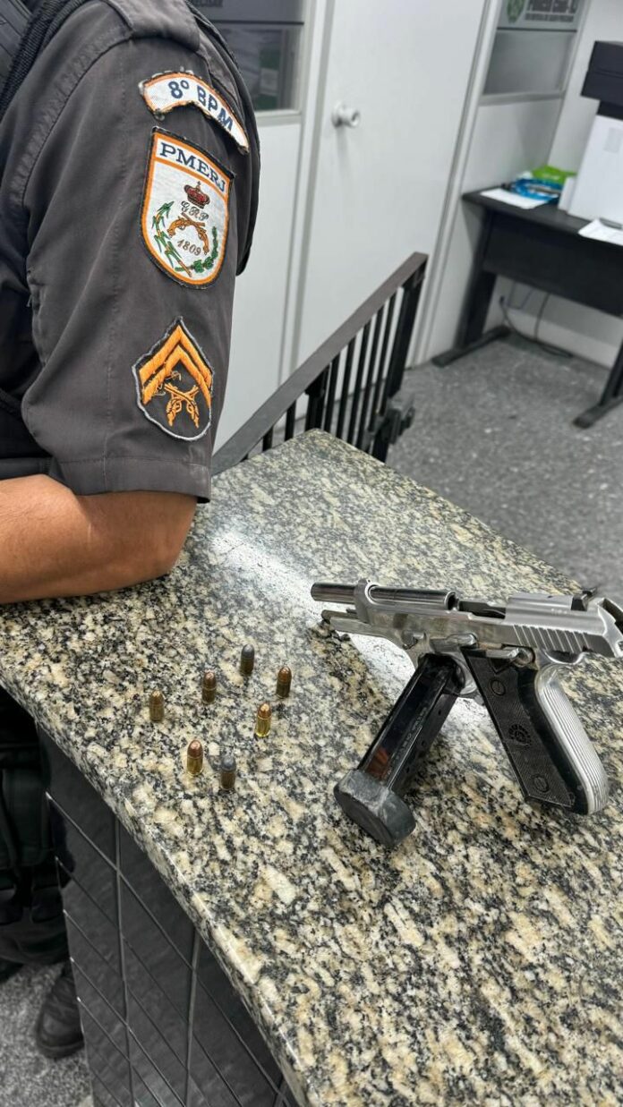Guarnição da polícia apreende pistola com 7 munições após perseguição em Campos