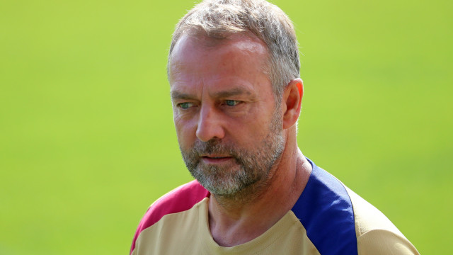 Hansi Flick evita comparar Barça x Real com clássicos alemães: 'Não há nada como El Clasico'