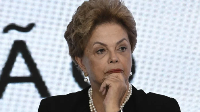 Dilma deixa hospital em Xangai e volta a trabalhar na sede do Banco dos Brics