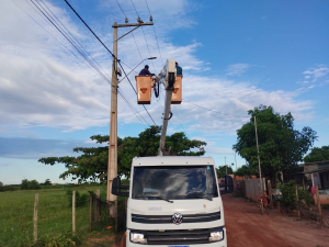 Localidades recebem instalação de lâmpadas de led