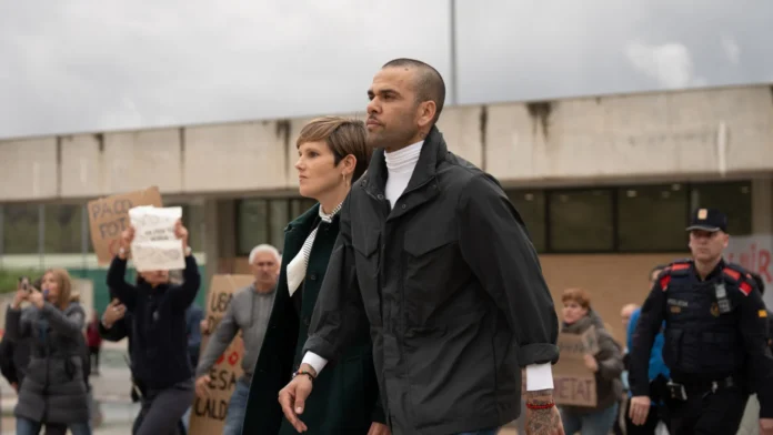 Tribunal espanhol absolve Daniel Alves do crime de estupro