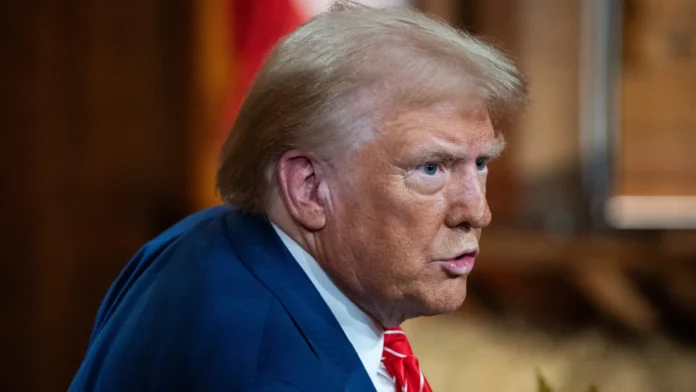 Trump ameaça Irã com 'bombardeiros invisíveis' e 2 porta-aviões