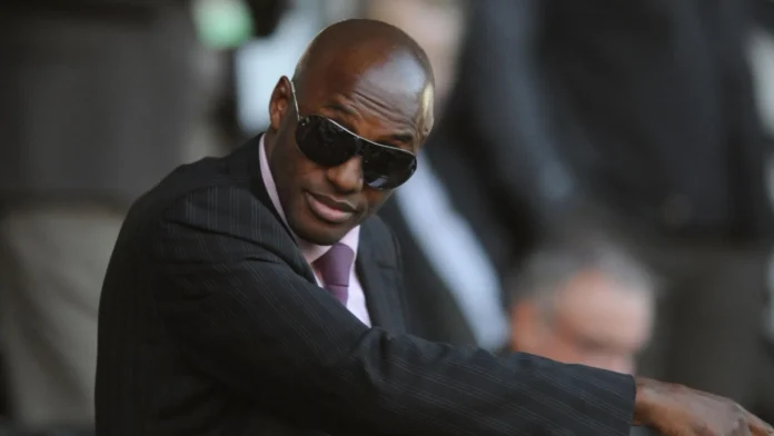 Ex-jogador da Premiere League é detido por suspeitas de cinco crimes