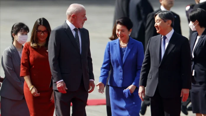 Imperador do Japão recebe Lula e Janja com jantar e 'por favor' para entrada no palácio