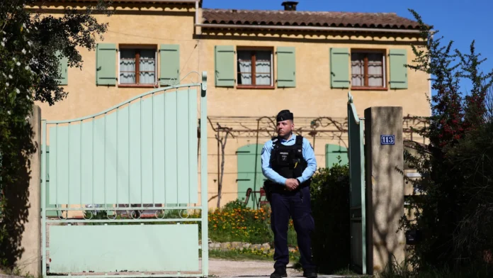 Ossadas de Émile foram "transportadas pouco antes de serem descobertas"