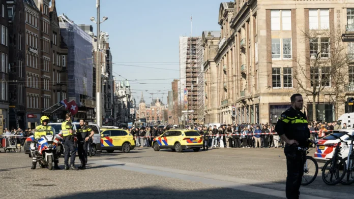 Homem esfaqueia ao menos 5 pessoas no centro de Amsterdã