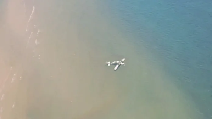 Vídeo mostra queda de avião da polícia na Tailândia