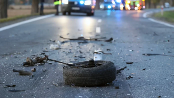 Acidente com três carretas bloqueia pista da Fernão Dias em MG e causa 28 km de congestionamento