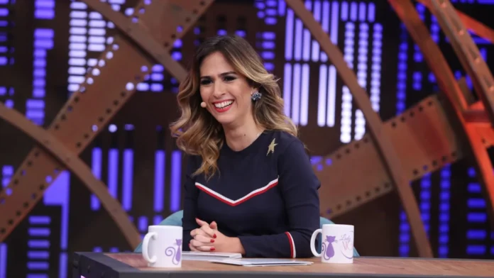 Tatá Werneck se emociona ao ler carta de infância para Junior no Lady Night