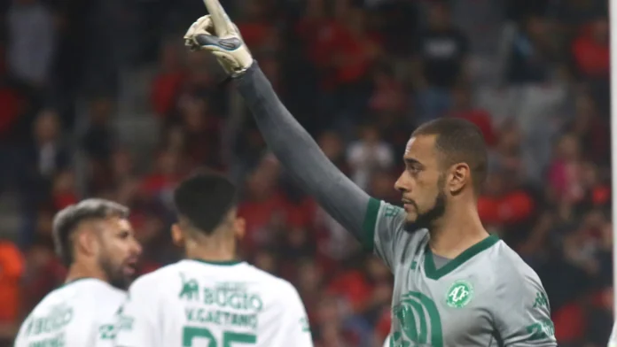 Chapecoense mira G-4 da Série B e Athletico-PR tenta esquentar briga por acesso