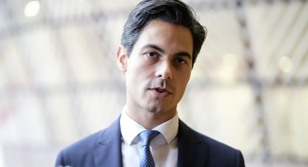 Holanda pode ter premiê gay pela 1ª vez após disputa apertada contra ultradireita