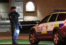 Ônibus avança contra ponto de ônibus e deixa mortos e feridos na capital da Suécia