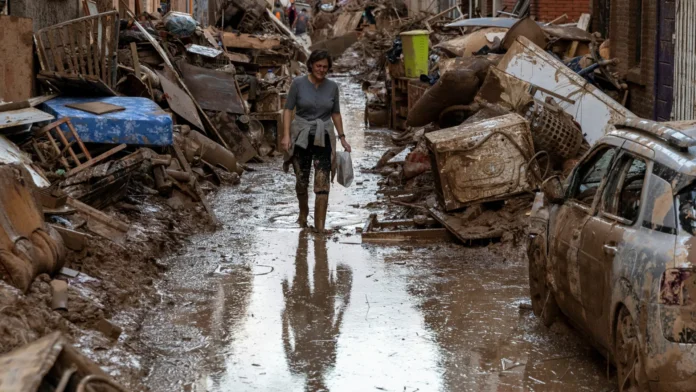 Governador de Valência renuncia um ano após enchente com 229 mortes