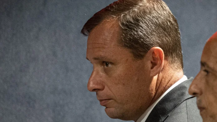 Cid chega ao STF para audiência que marca início de cumprimento da pena