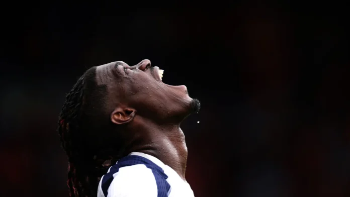 Jogador do Tottenham perde R$ 5 milhões em golpe bancário no Reino Unido