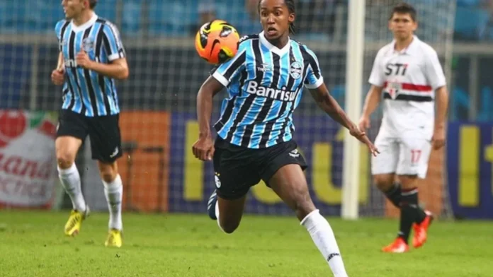 Lembra dele? Ex-Grêmio e Vasco interrompe carreira aos 31 anos