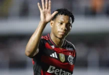 Conmebol suspende Plata e impõe multa a atacante do Flamengo