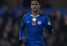 Torcedores do Chelsea ‘celebram’ ausência de Estêvão em vitória no Inglês