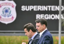 Flávio visita Bolsonaro e diz que pai fez ‘pedido direto’ a Motta e Alcolumbre por anistia