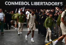 Palmeiras deixa garotos em São Paulo, e chega em Lima com lesionados