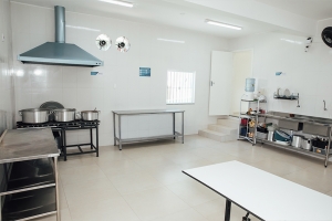 Prefeita inaugura nova cozinha do Hospital Manoel Carola