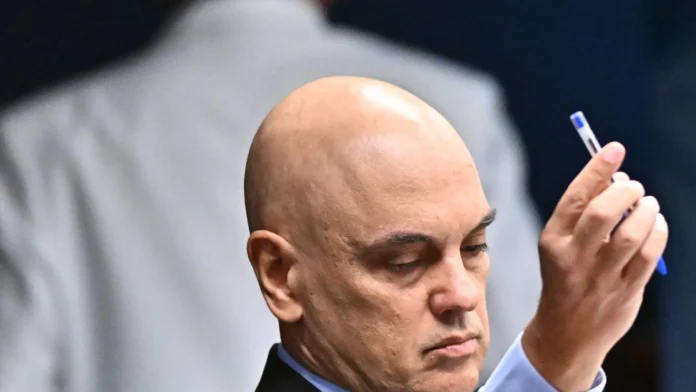 Juiz Alexandre de Moraes agradece a Lula retirada de sanções dos EUA
