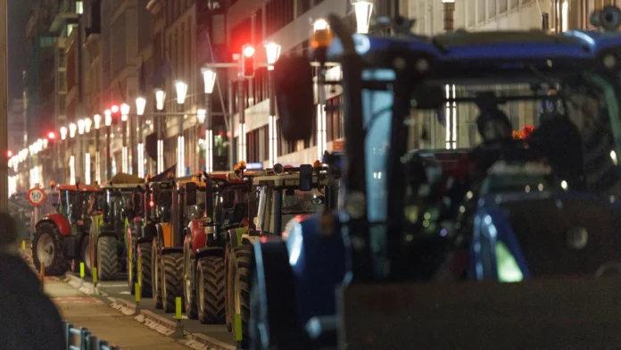 Milhares de agricultores bloqueiam Bruxelas contra acordo com Mercosul