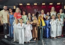 Última noite do “Natal Iluminado” emociona público na Praça da Igreja Matriz