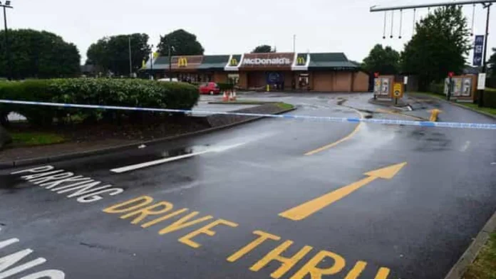 Homem morre em acidente "100% bizarro" em drive-thru do McDonald's