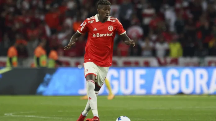 Internacional descarta Flamengo e encaminha venda de Vitão ao Cruzeiro