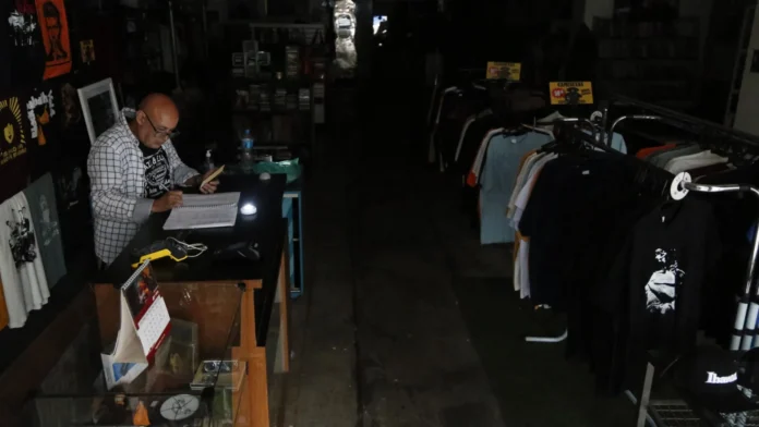 Após ciclone, 1,3 milhão de imóveis continuam sem energia em SP