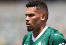 Paulinho rebate torcedor após post sobre lesão