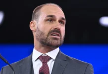 Motta notifica Eduardo Bolsonaro sobre processo de perda do mandato