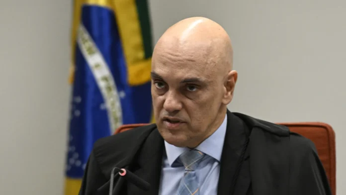 Moraes autoriza cirurgia de Bolsonaro no Natal