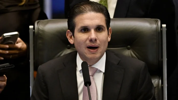 Motta admite que mudou cassação de Ramagem para não contrariar STF