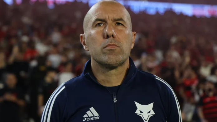 Em lágrimas, Leonardo Jardim anuncia pausa na carreira: "Saúde mental..."