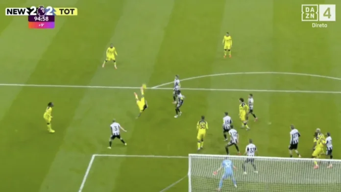 Veja o golaço que salvou o Tottenham, de bicicleta e inspirado em Messi